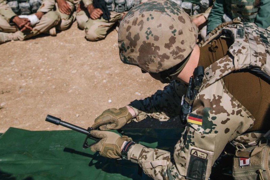 Kurdish Peshmerga soldiers watch a German army trainer assemble a rifle during a military training session, at Bnaslawa Military Base in Erbil, northern Iraq, March 9, 2016. (AP)