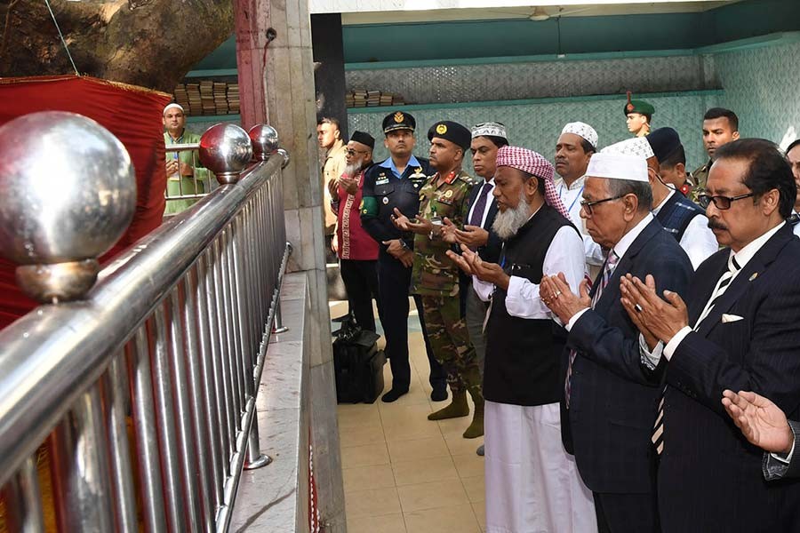 President offers ziarat at two shrines in Sylhet