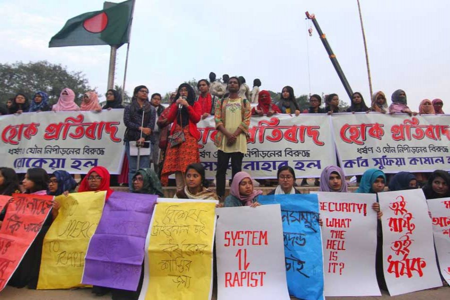 DU teachers, students demand capital punishment for rapist