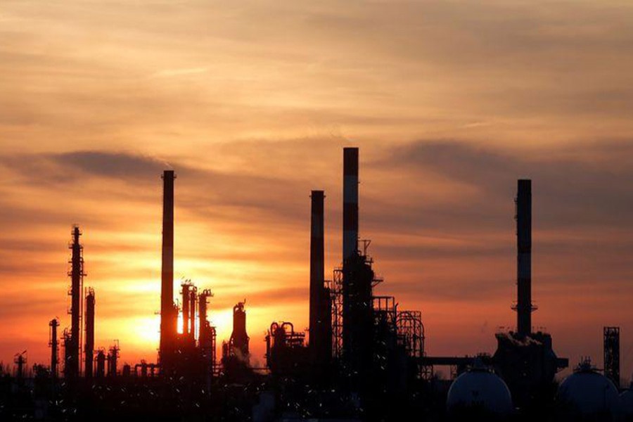 Oil steady on easing US-Iran tensions, eyes on China trade deal