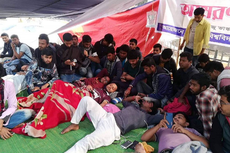 Hunger strike at DU: Four students fall sick