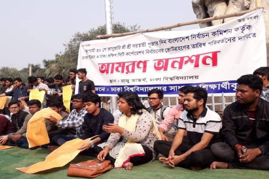 City polls: Five more protesting DU students fall sick