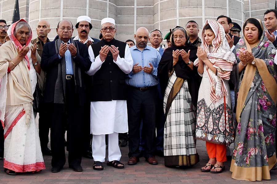 President, PM pay homage to Ismat Ara Sadique