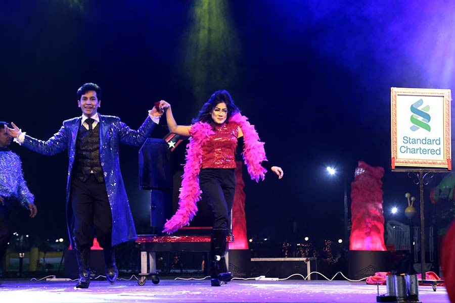 StanChart hosts magical entertainment show