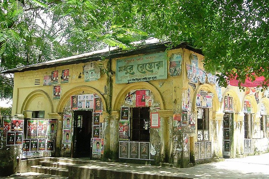 Crude bomb explodes near Madhu’s Canteen at DU