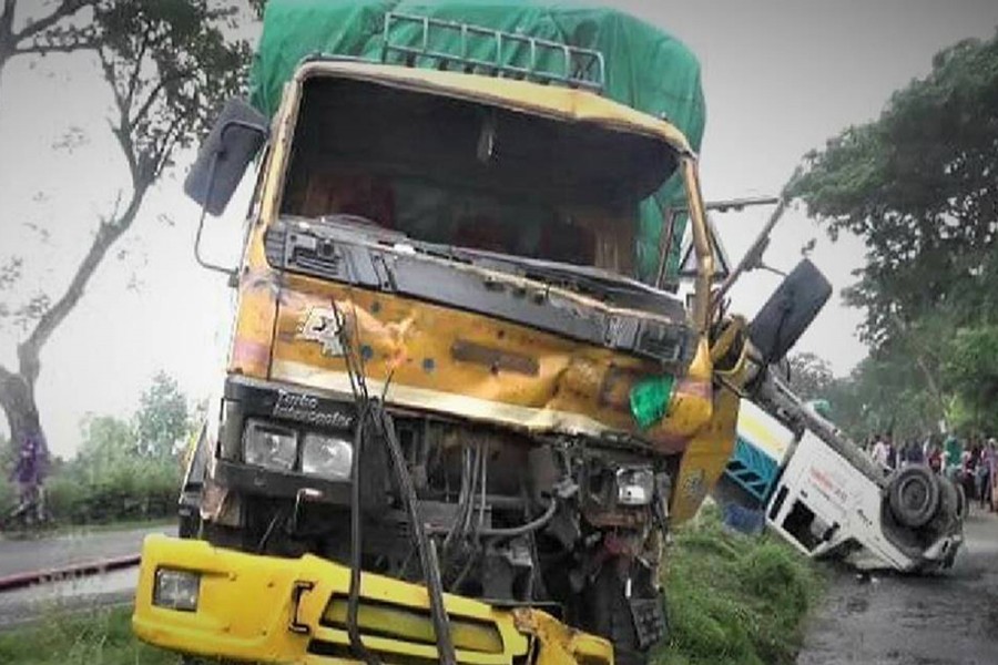 Road crash kills three in Chattogram