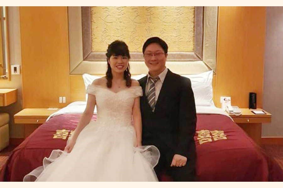 China-returned couple skips wedding celebration for guests' concern