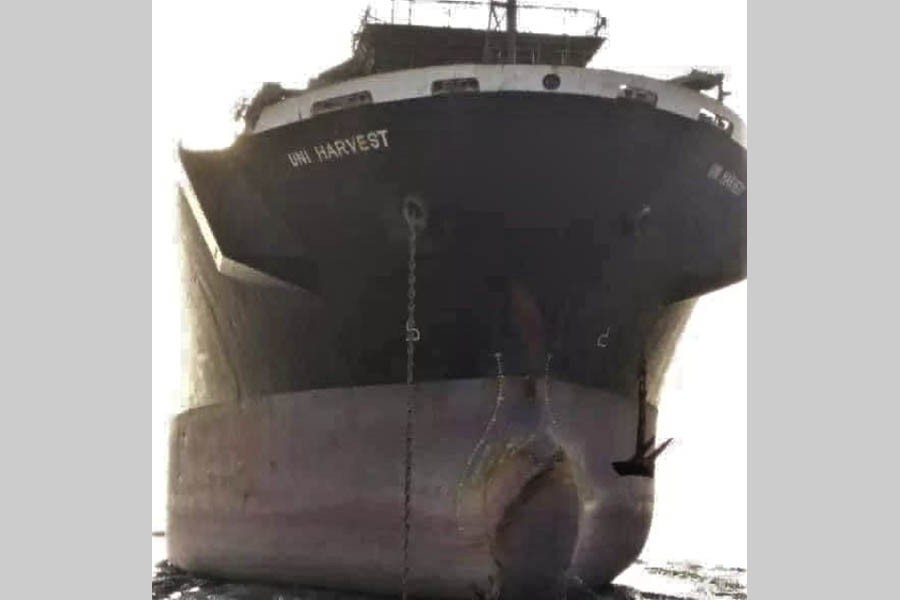 17 Chinese sailors stuck in ship for three days in Sitakunda