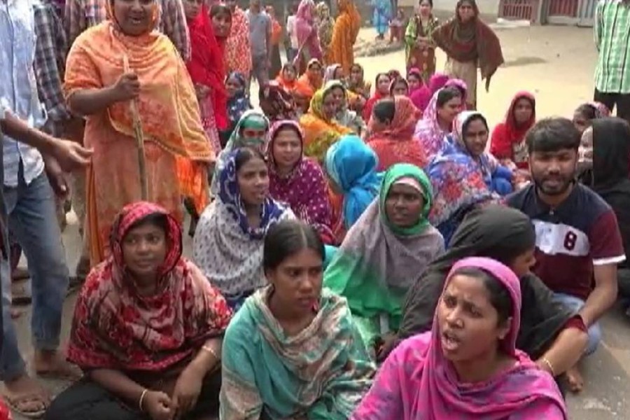 RMG workers block road in Savar
