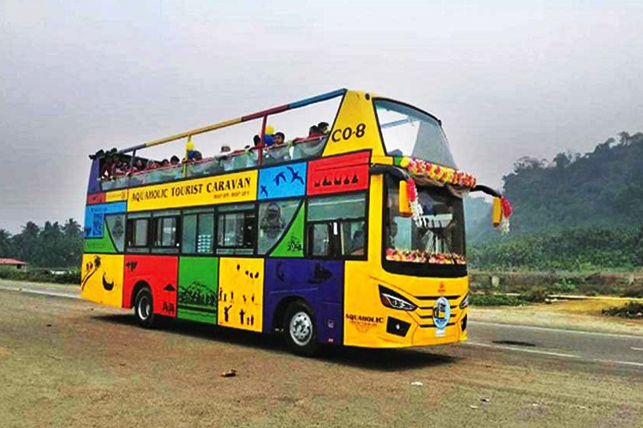 Sightseeing bus hits Cox's Bazar marine drive