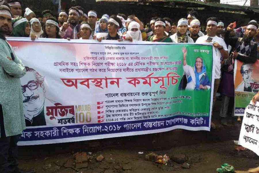 Teachers urge govt to make their jobs permanent