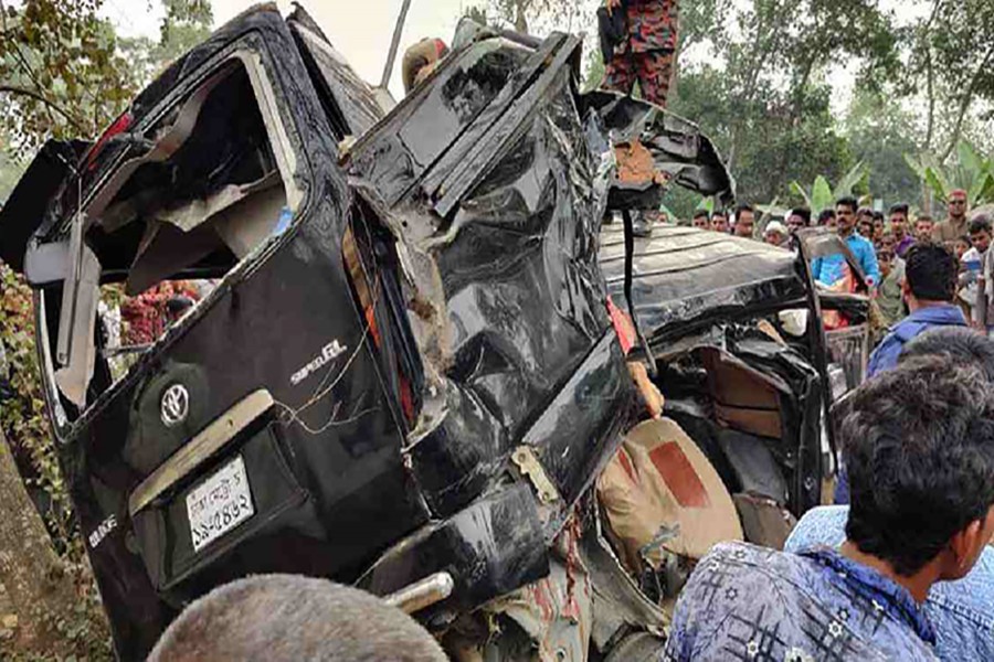 14 killed in two separate road crashes