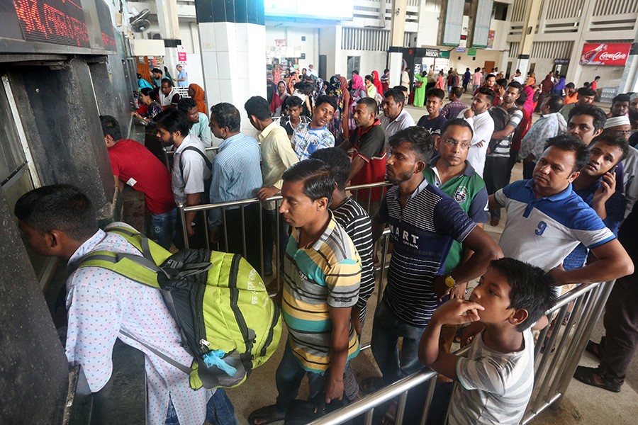 Railway curbs ticket sale to passengers back from abroad