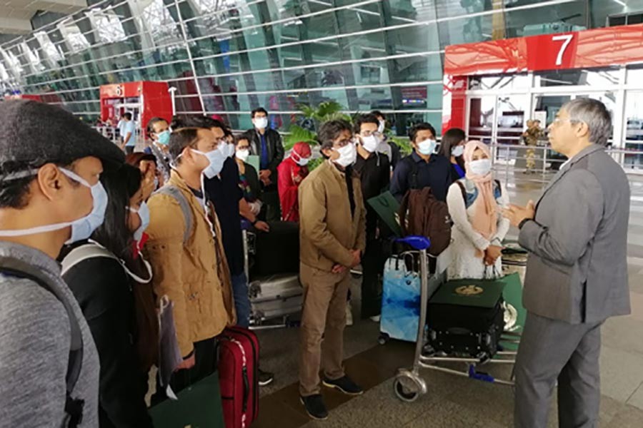 23 Bangladeshis from Wuhan return home via India
