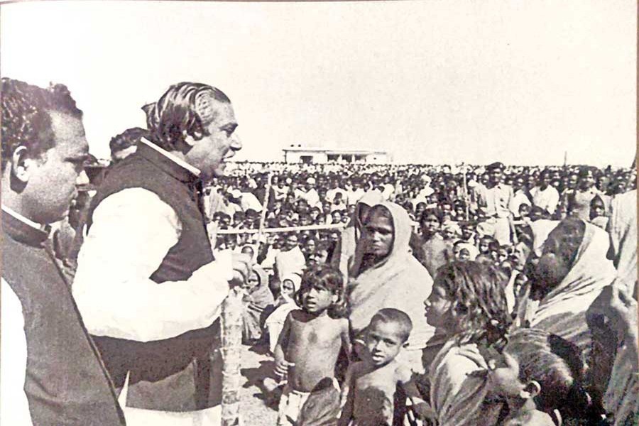 Bangabandhu Sheikh Mujibur Rahman among the cyclone affected people, listening to the stories of their suffering (1974) — mujib100.gov.bd
