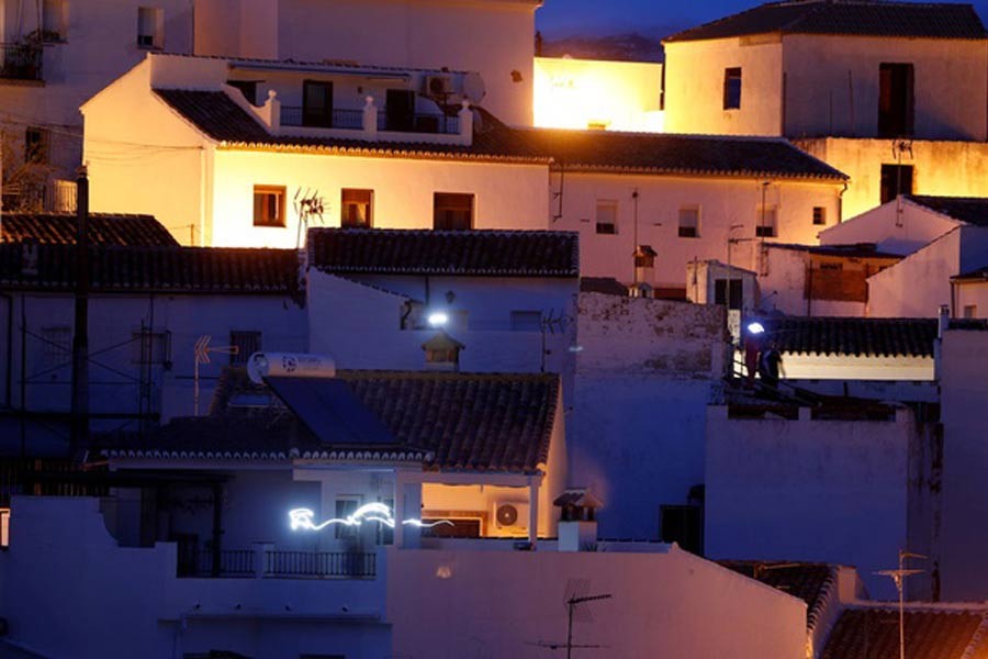 People turn on flashlights from their homes in support for healthcare workers during the coronavirus disease (COVID-19) outbreak, in Ronda, southern Spain on Saturday. –Reuters Photo