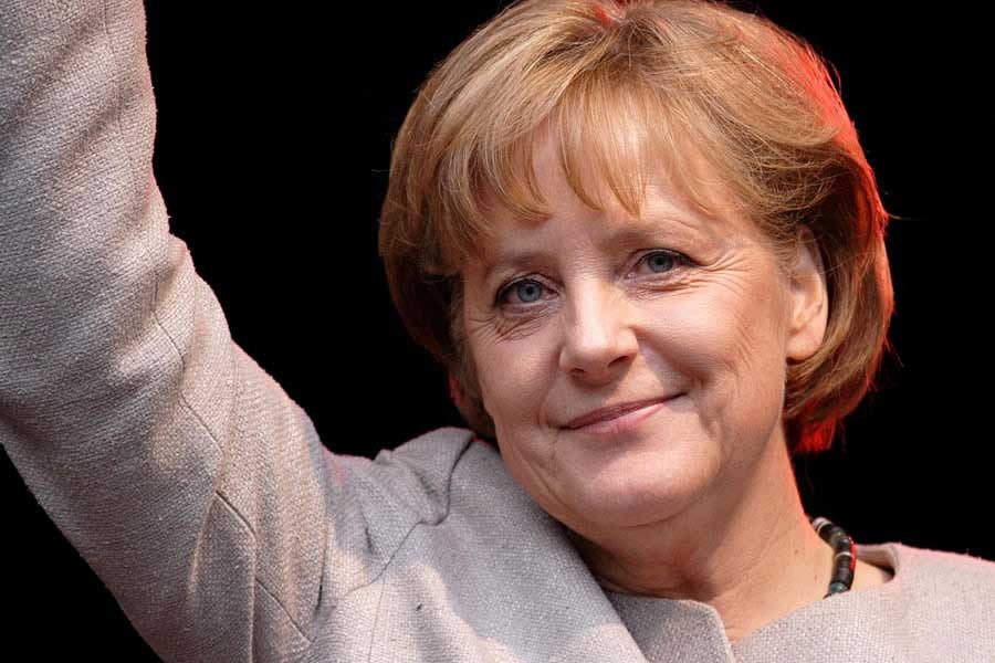 Merkel ends her self-quarantine, returns to chancellery