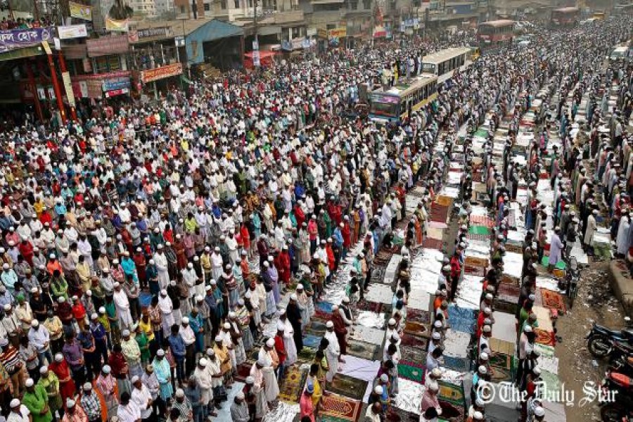 321 foreigners put into two mosques