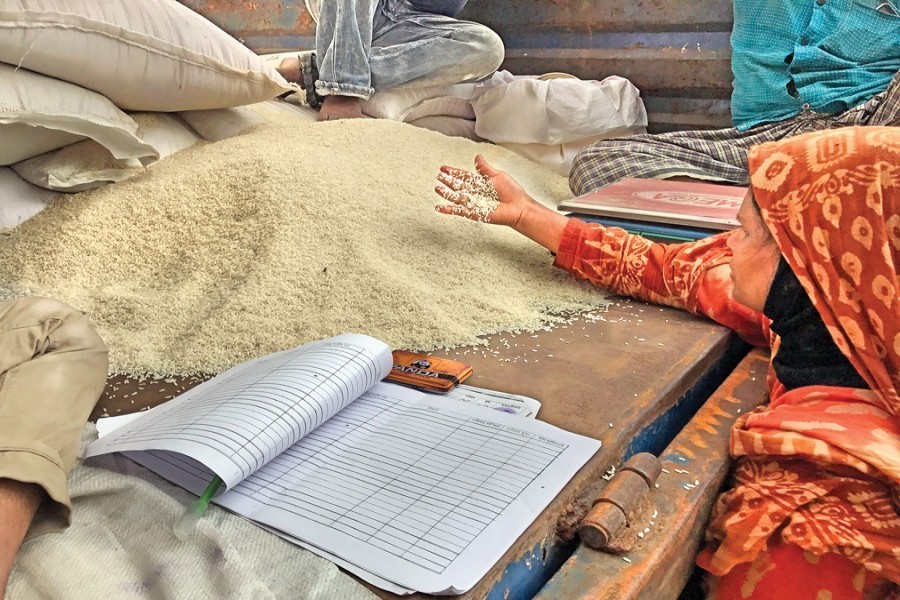 Govt to start sale of rice at Tk 10 per kg in Dhaka