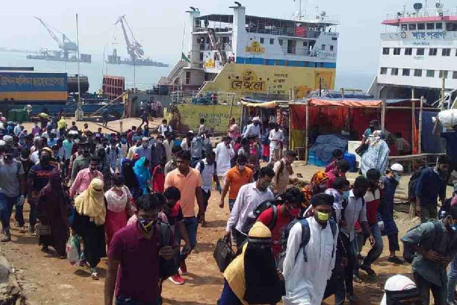 RMG workers returning Dhaka to save jobs amid virus fear