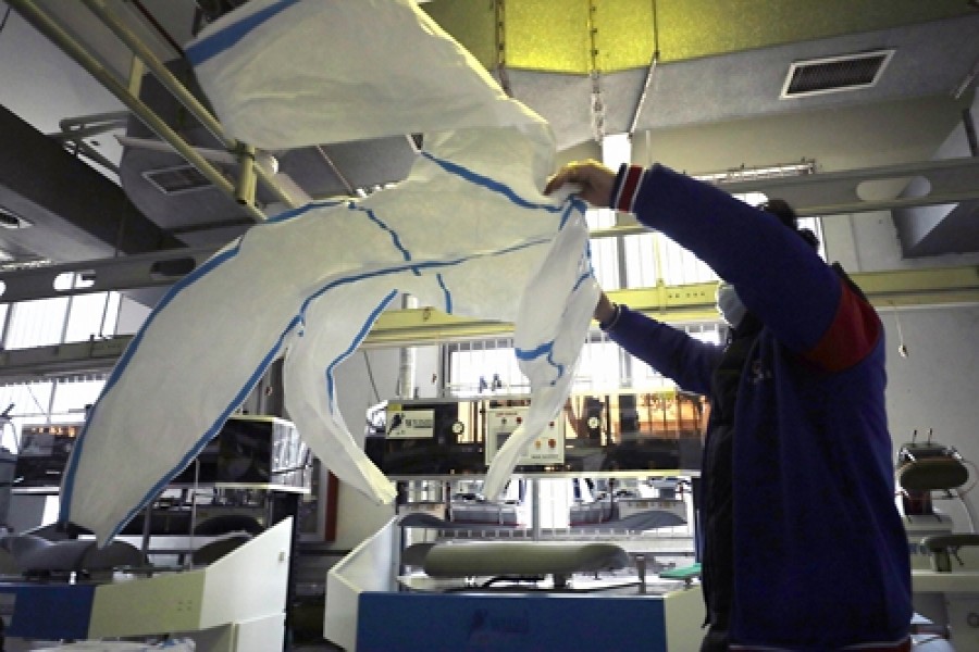 Chinese exports of medical suits face challenges