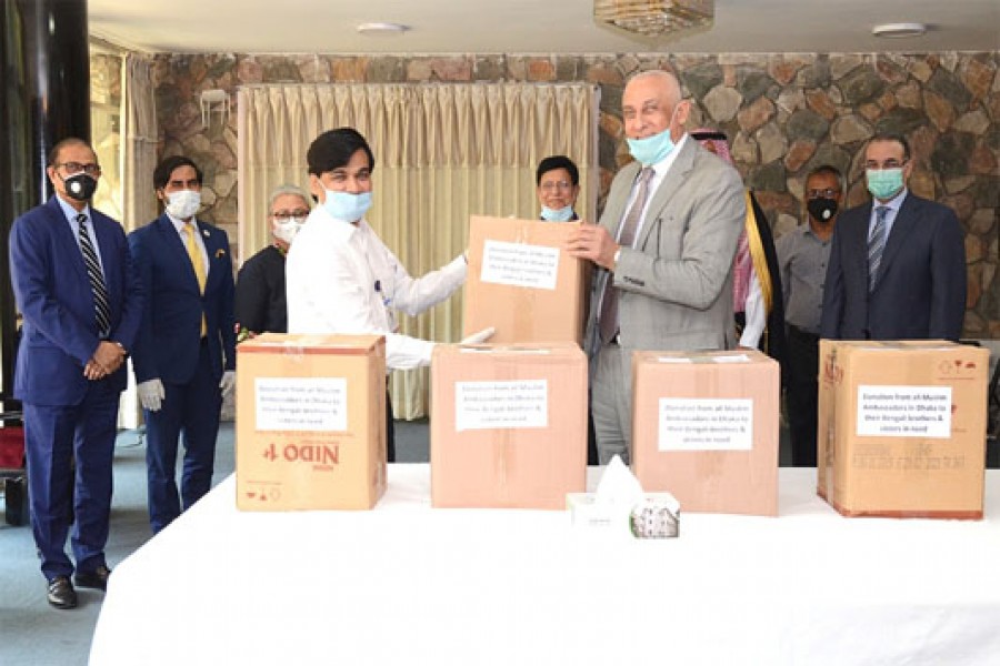 Bangladesh receives six tonnes of food aid from envoys of Muslim nations