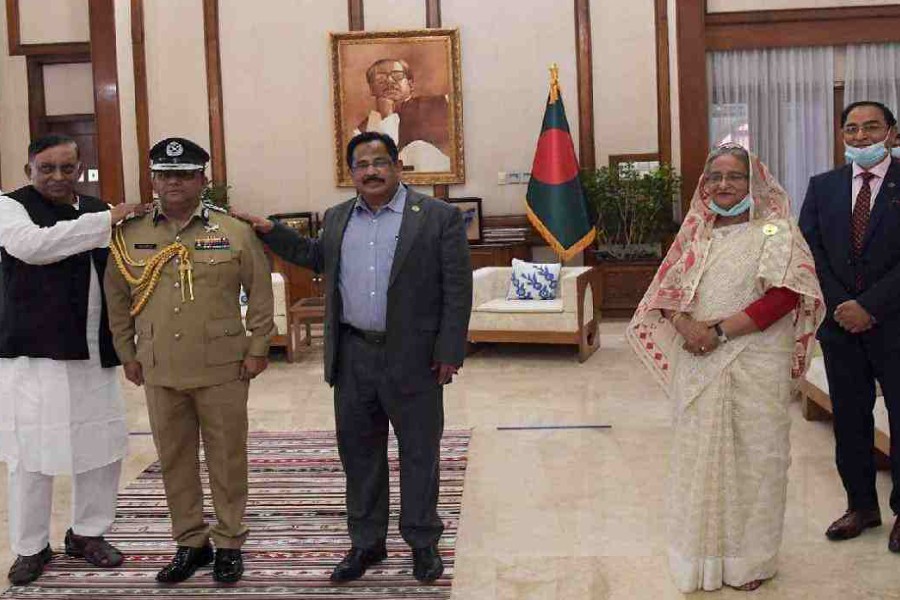Benazir adorned with IGP Rank Badge