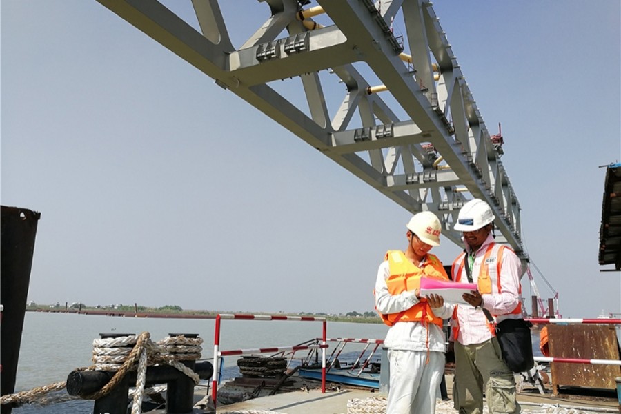 Chinese contractors carry on with projects