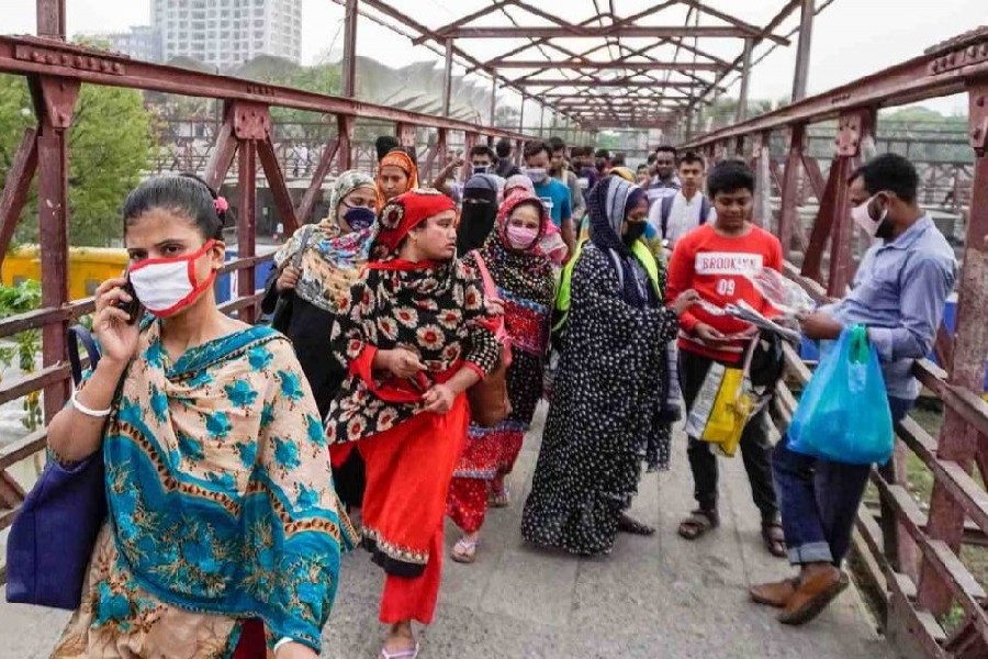 Focus both on saving lives, livelihoods: Experts to govt