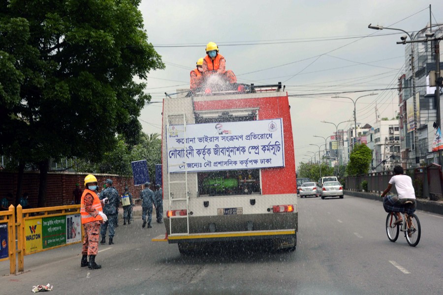 Members of Bangladesh Navy conducting disinfectant spray operations in the city as part of the battle against the coronavirus outbreak — Collected