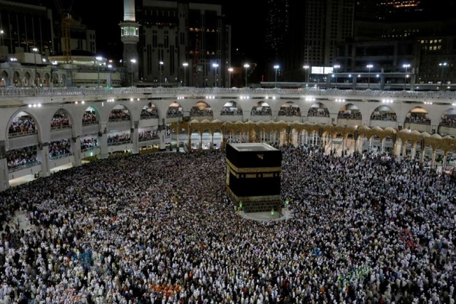 Top Saudi religious authority urges Muslims to pray at home during Ramadan