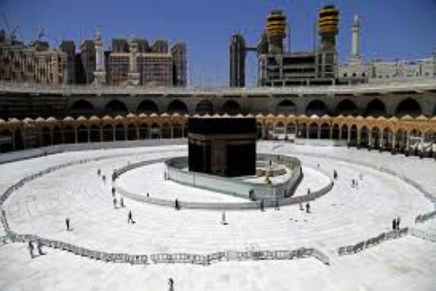 S Arabia suspends praying in the Two Holy Mosques