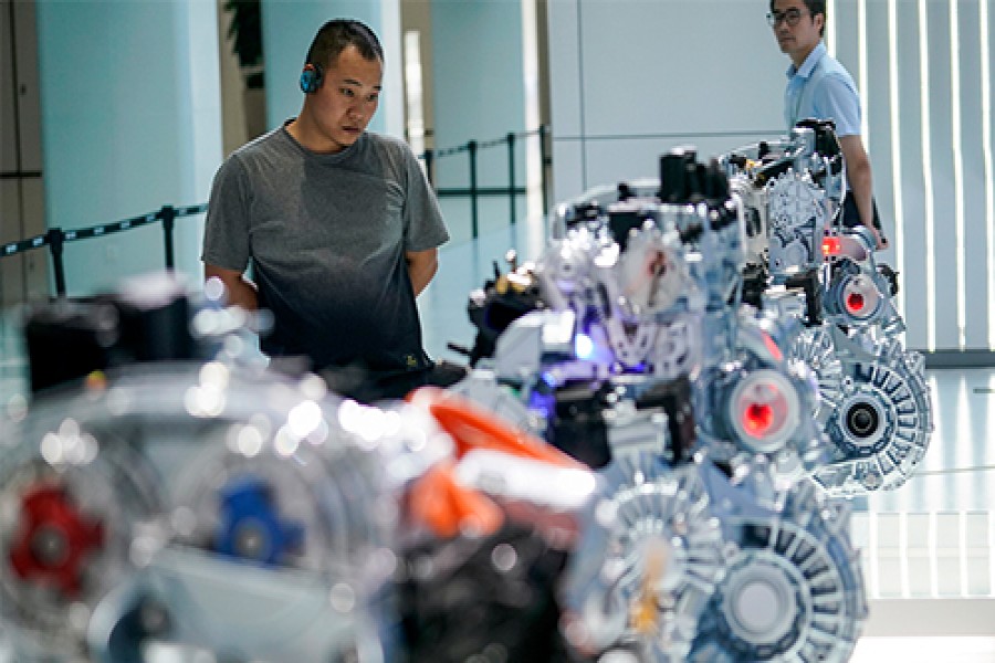 Chinese automaker Geely recruits top rocket engineers for commercial satellite plans