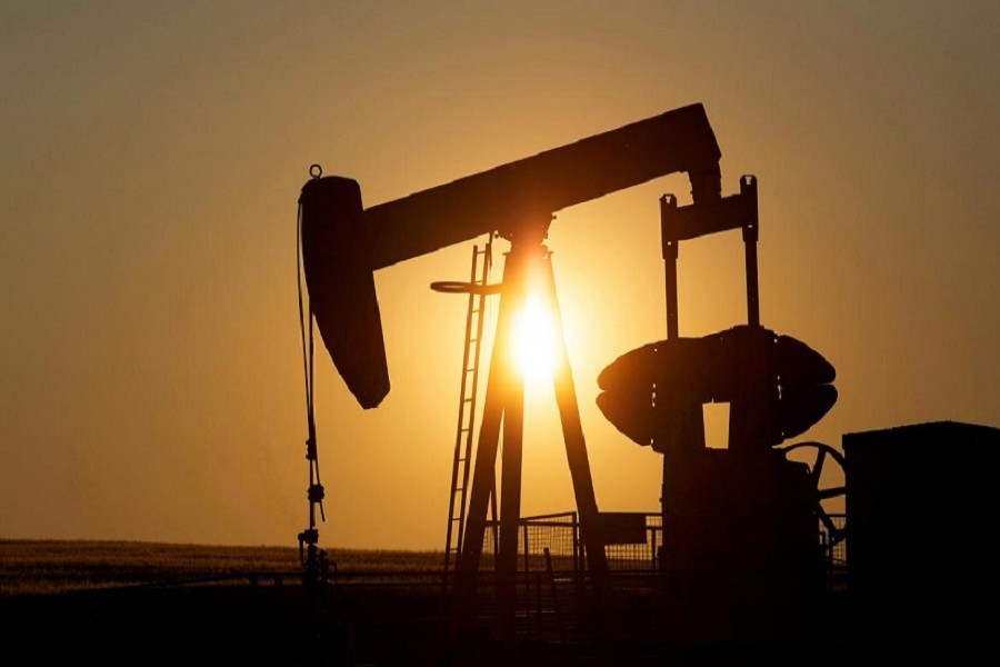 China scales up strategic oil reserves amid price slump