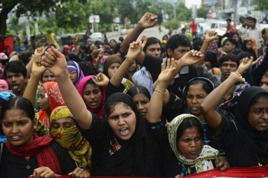 RMG workers block Ring Road for arrears wages
