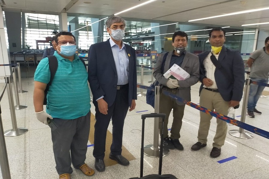 328 more Bangladeshis return from India