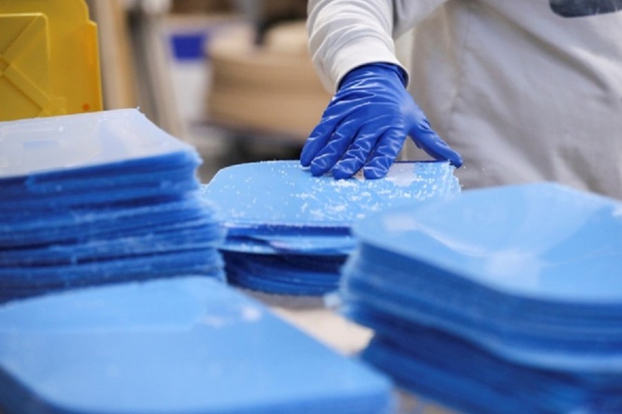 China eases restrictions on exports of some coronavirus equipment