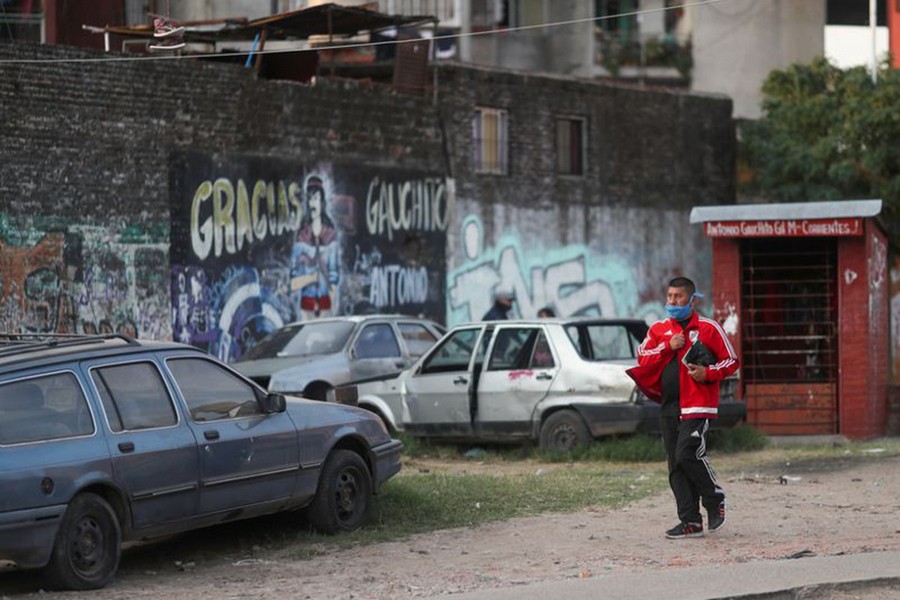 A man wearing a face mask walks on the street as the spread of the coronavirus disease (COVID-19) continues, at Fuerte Apache, on the outskirts of Buenos Aires, Argentina on April 23, 2020 — Reuters photo