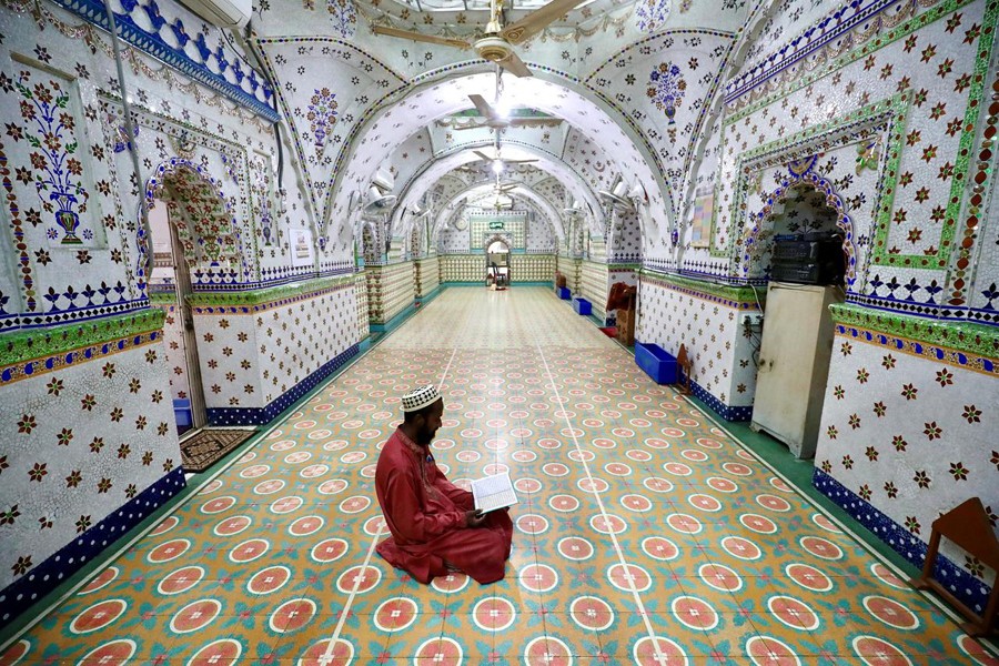 Asia's mosques deserted as coronavirus keeps Ramadan faithful away