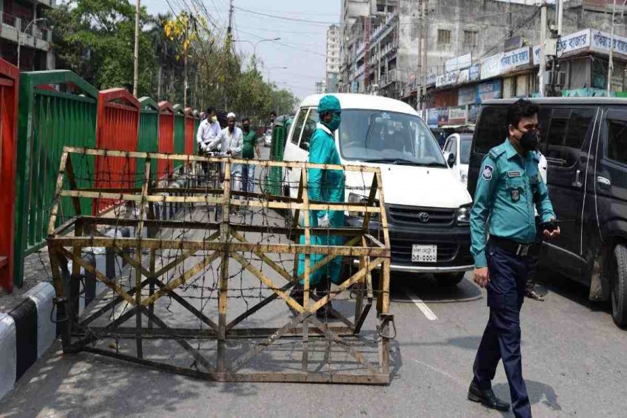 Policeman with COVID-19 symptoms dies in Dhaka hospital