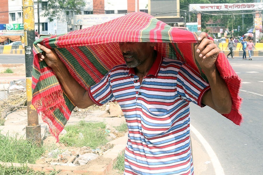 Mild heat wave sweeping over parts of country