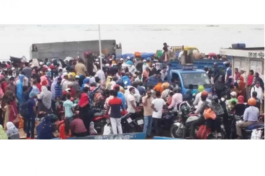 Ferries filled as Eid exodus from Dhaka begins before coronavirus travel ban