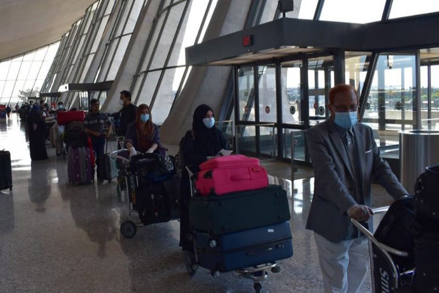 242 stranded B'deshis to return from USA Sunday
