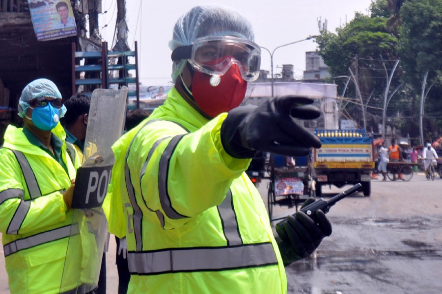 22 shop owners fined for ignoring social distancing rules