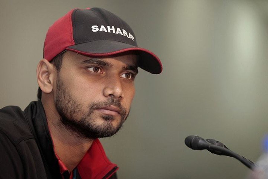 Mashrafe puts his bracelet on auction to help COVID-19 patients