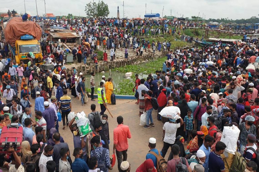 Thousands throng Mawa ghat in homegoing bid