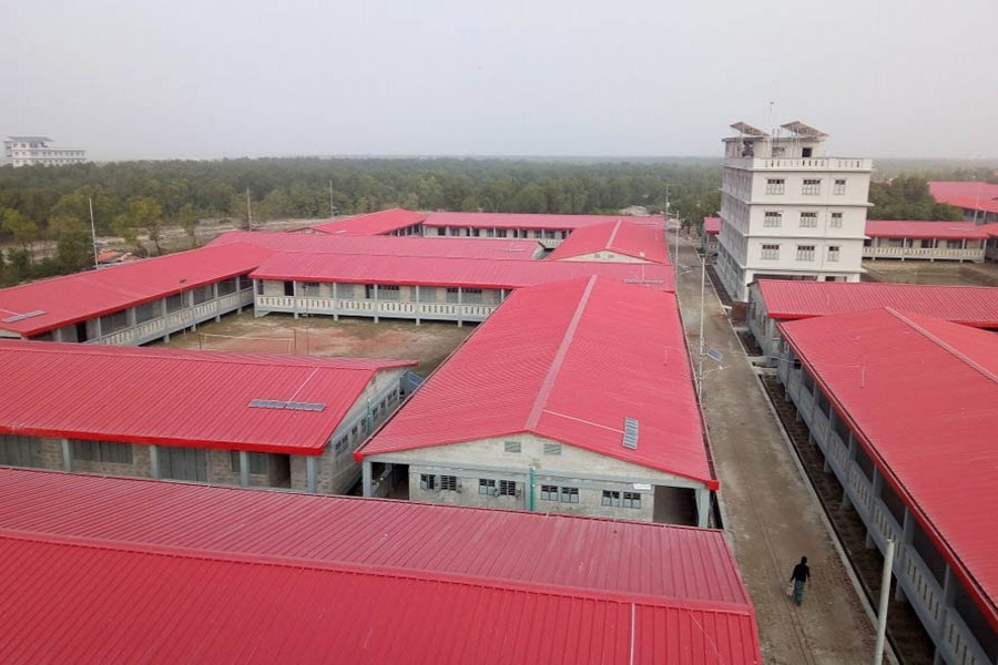 Momen blasts aid agencies for opposing Rohingya relocation plan