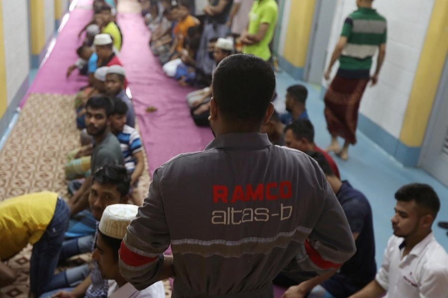 Striking Bangladeshis in Beirut agree back-to-work pay deal