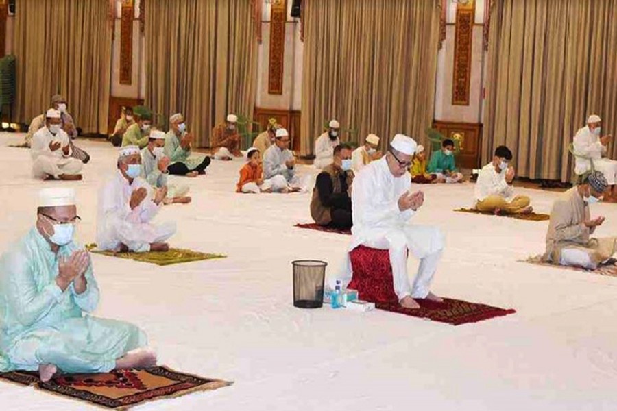 President urges affluent section to stand by the poor