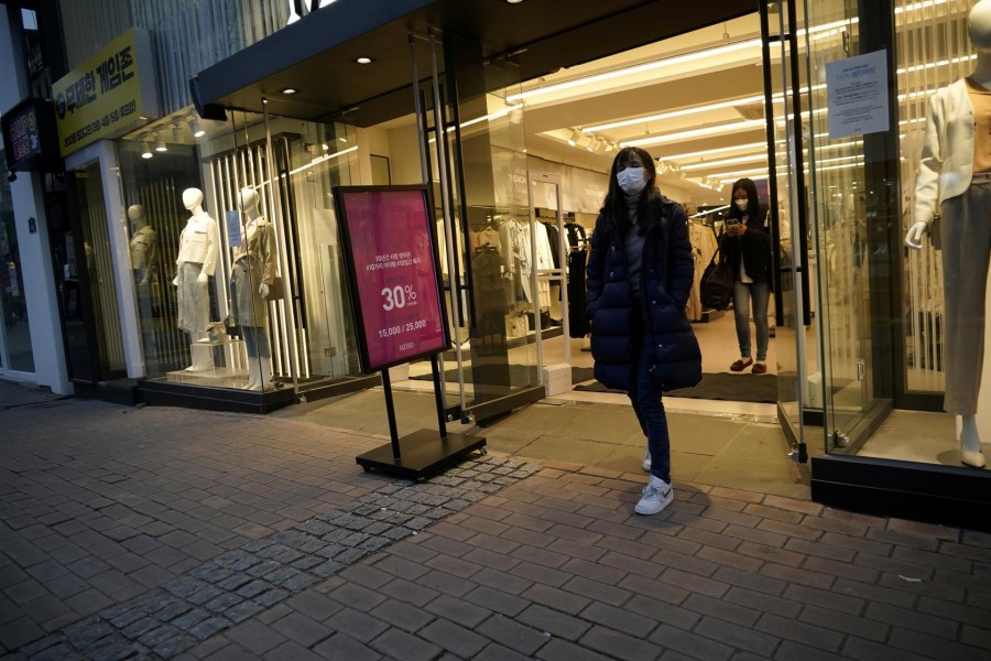 Women wearing masks to prevent contracting the coronavirus walks out of a shop at Dongseong-ro shopping street in central Daegu, South Korea February 21, 2020. REUTERS/Kim Hong-Ji/File Photo